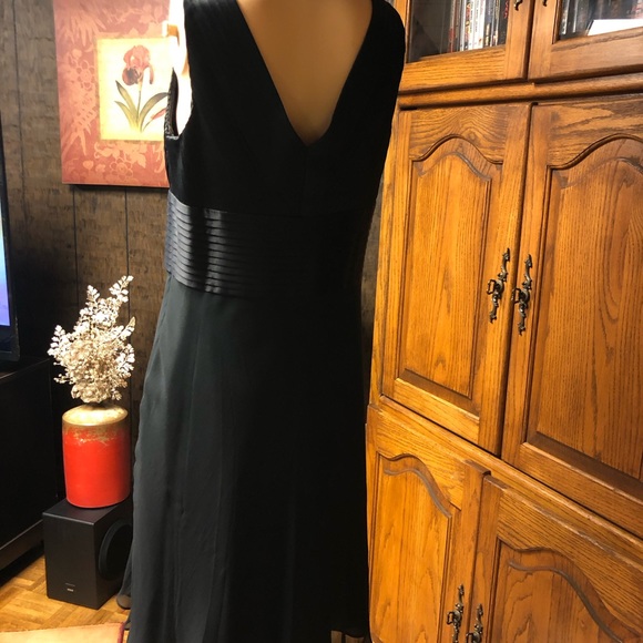 🎉🎉HOST PICK🎉🎉 ANNE KLEIN - Black 100% Silk Evening Dress - Picture 5 of 6